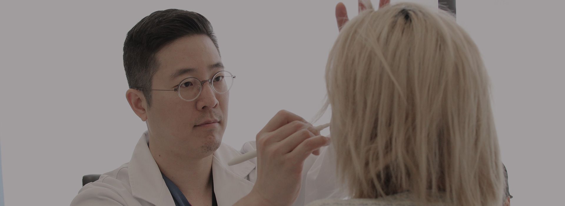 Grand Plastic Surgery surgeon consulting an international patient in Gangnam, Seoul
