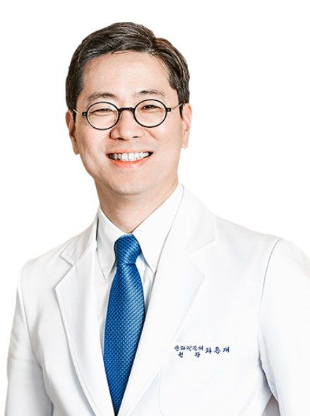 Dr. Cha Yong Jae, consulting ophthalmologist at Grand Plastic Surgery, Seoul