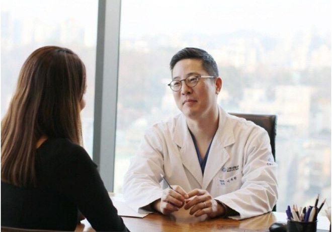 Surgeon consultation at Grand Plastic Surgery Seoul