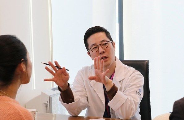 Explaining the procedure during a consultation, Grand Plastic Surgery, Seoul