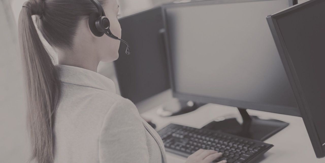 Multilingual coordinator on the 24-hour line