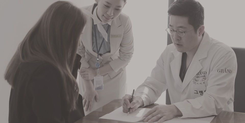 Surgeon and interpreter consulting with an international patient