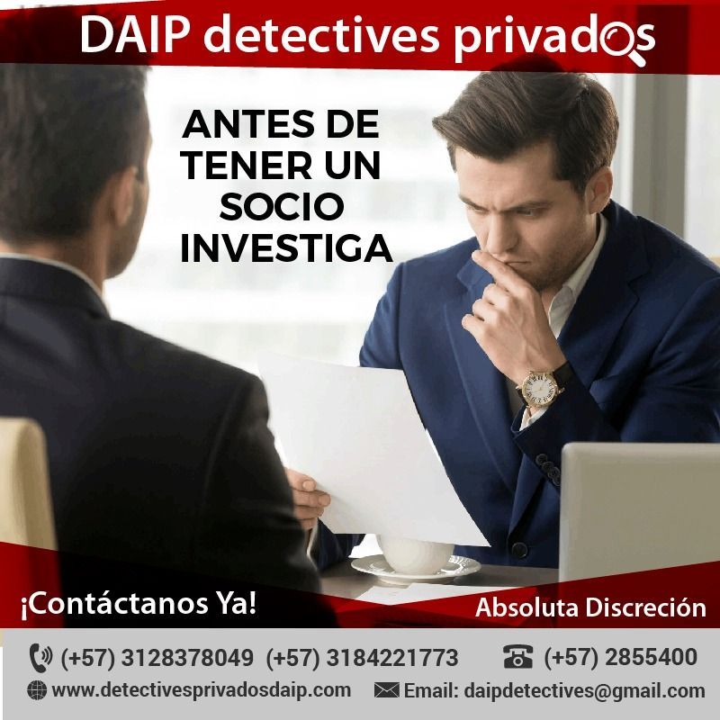 Dos hombres en una reunión, con un texto en español que promociona detectives privados e investigación de socios comerciales.