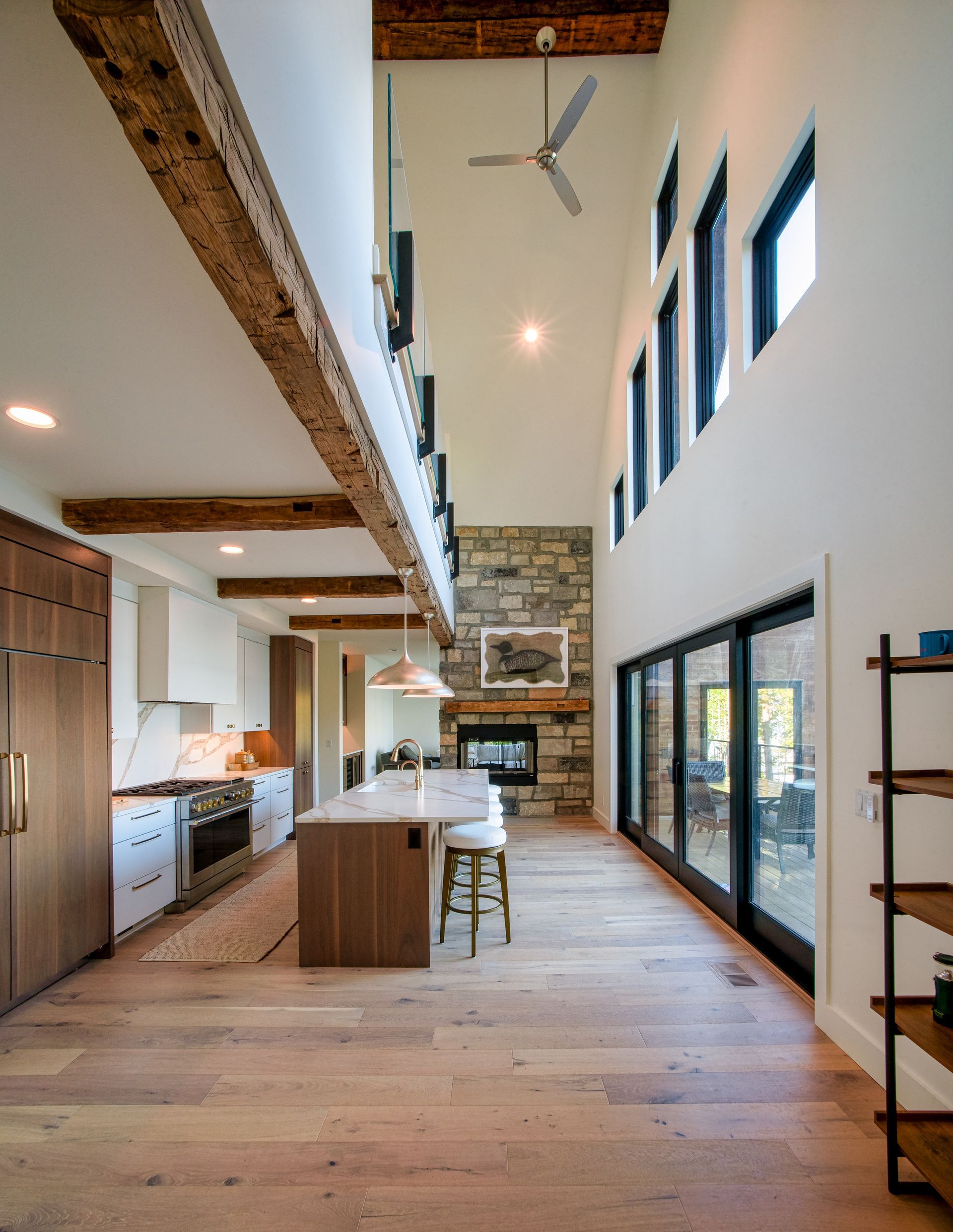 lake home builder
