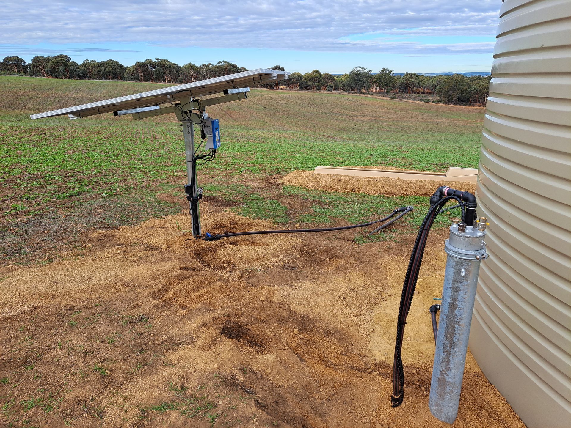 External pump, Lorentz solar pump, tank transfer pump. Brookton, Beverley, Pingelly, Dale, Bulyee.