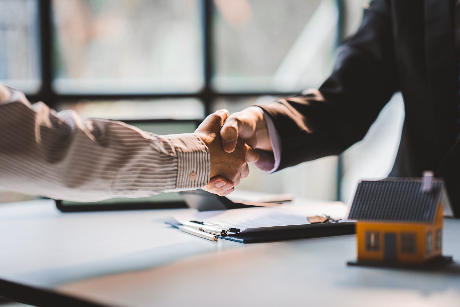 business man and appraiser shakes hand