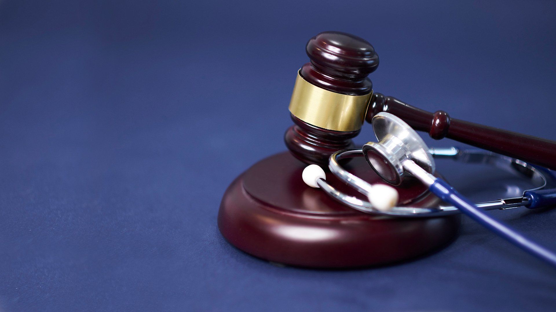 judge gavel with stethoscope