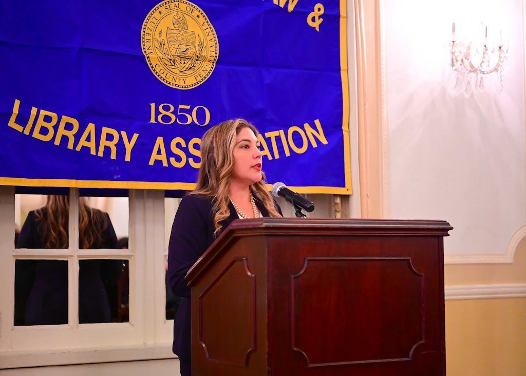 Qiana Murphy speaking at a podium