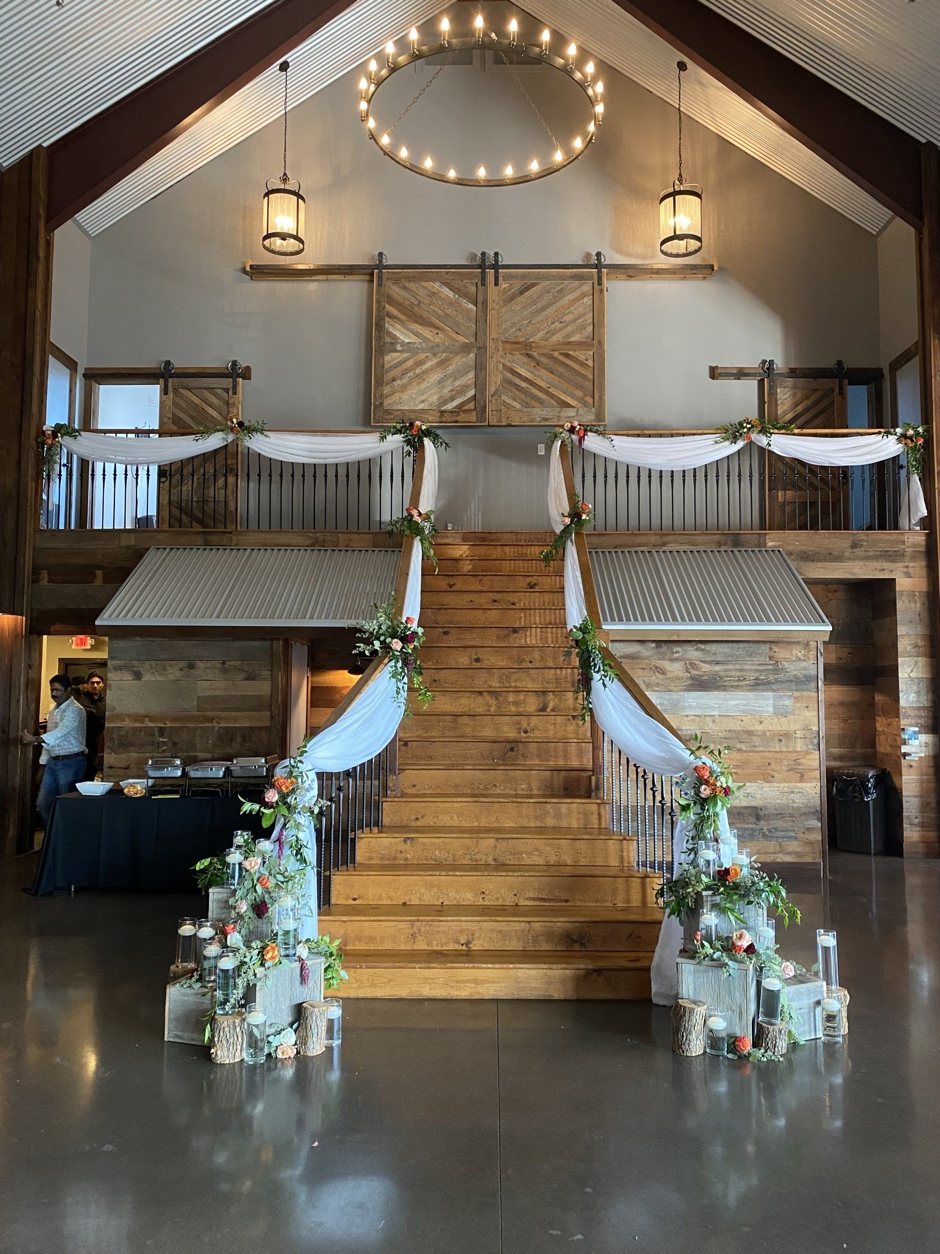 dallas-wedding-rental-decorated-staircase-with-balcony