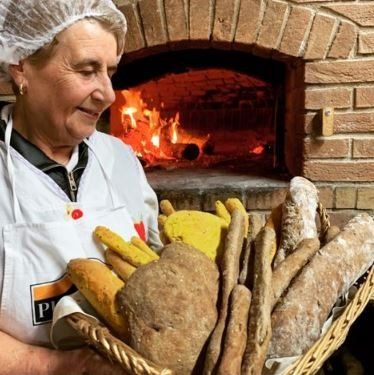 Il pane cotto a legna