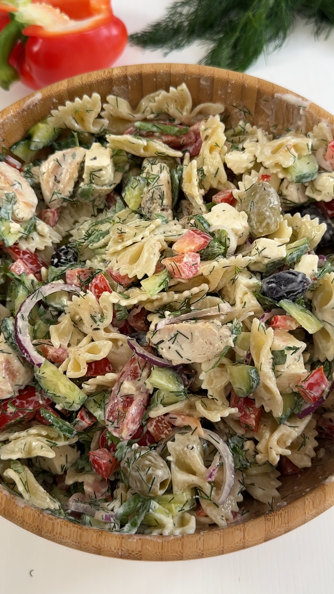 Nudelsalat als leckere Variante nach Griechischer Art mit Oliven und Fetakäse