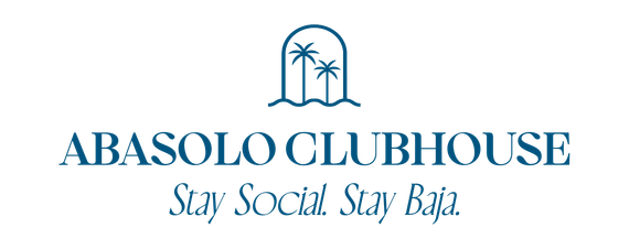 Logotipo para Abasolo Clubhouse, que presenta un arco estilizado con palmeras y el texto 