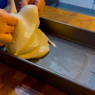 Impasto liscio e teso dopo i giri di piegh