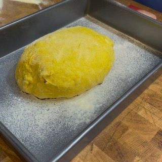 Il panetto raddoppiato di volume dopo 4 ore di lievitazione finale