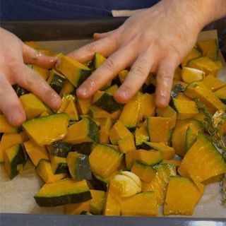 Zucca che arrostisce in forno a 200 gradi
