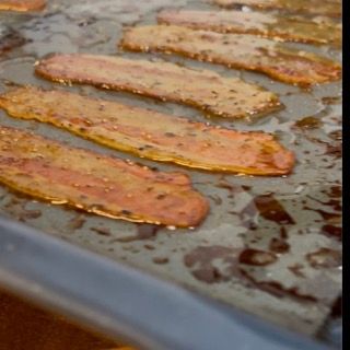 Guanciale croccante e caramellato appena sfornato