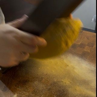 Panetto di pizza alla zucca perfettamente lievitato