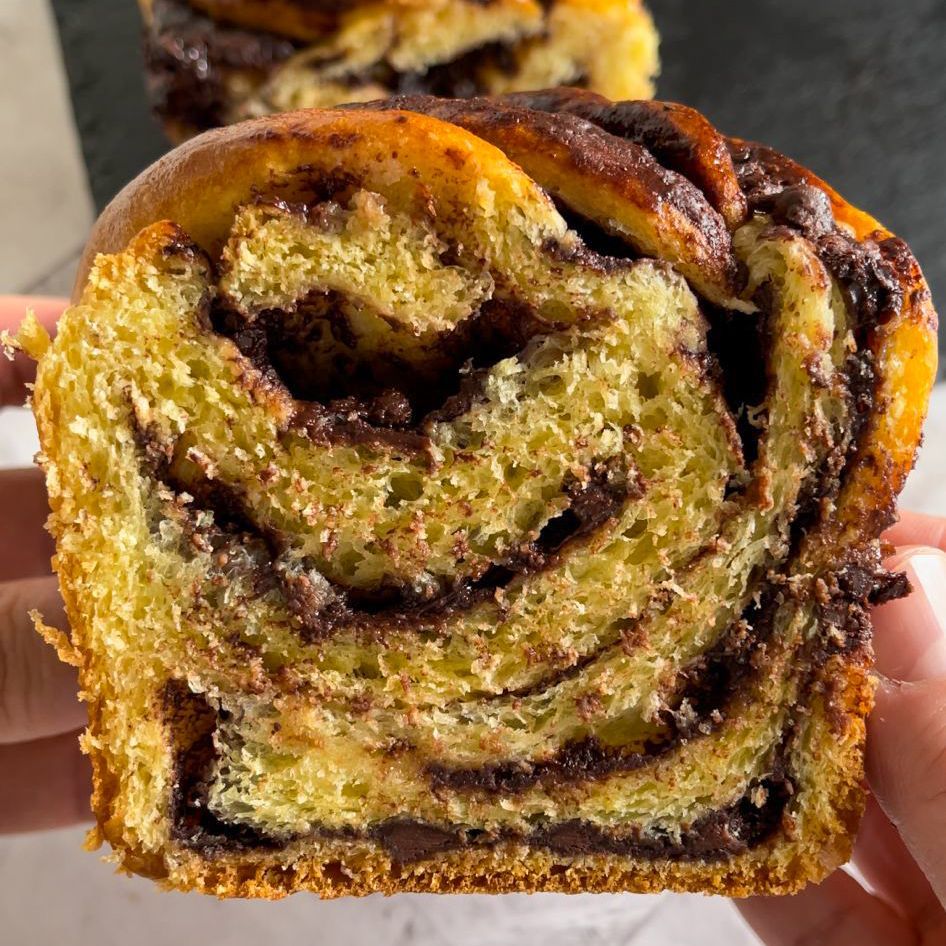 Risultato finale del babka polacco pronto per essere servito.