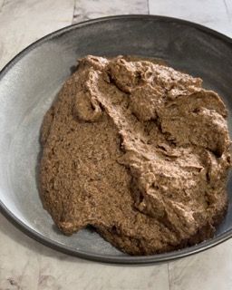 Stampo per pastiera da 26cm imburrato e spolverato con fecola.