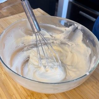 La glassa al formaggio (cream cheese frosting) liscia e cremosa