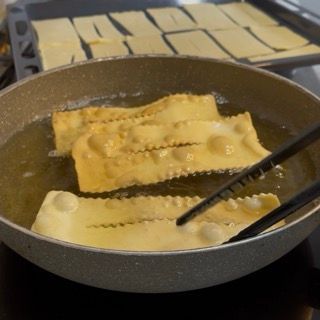 Doratura uniforme dei galanti dolce durante la frittura rapida.