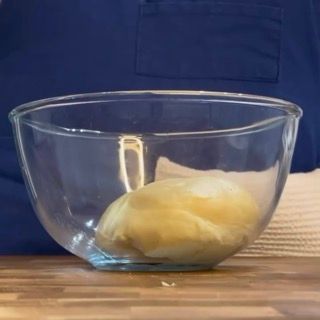Volume finale dell'impasto lievitato per la babka origine originale.