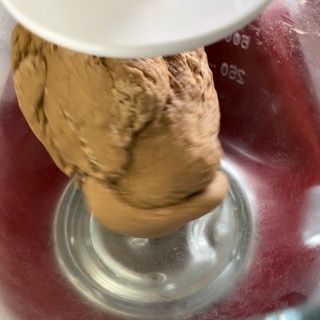 Un primo piano di un frullatore con il numero 350 sopra