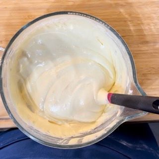 Impasto del pan di spagna dopo l'aggiunta delle farine