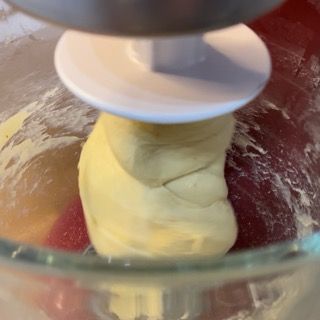 Impasto che incorda con il gancio, liscio e staccato dalle pareti.