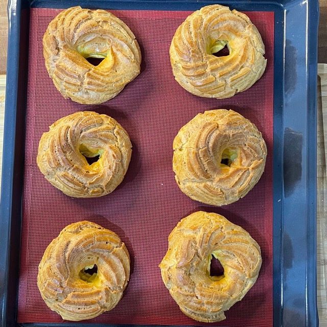 Zeppole cotte, ben asciutte e dorate pronte