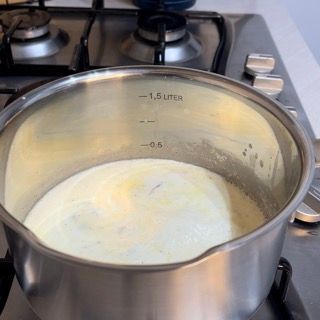 Una pentola sul fornello con 1,5 litri di liquido al suo interno