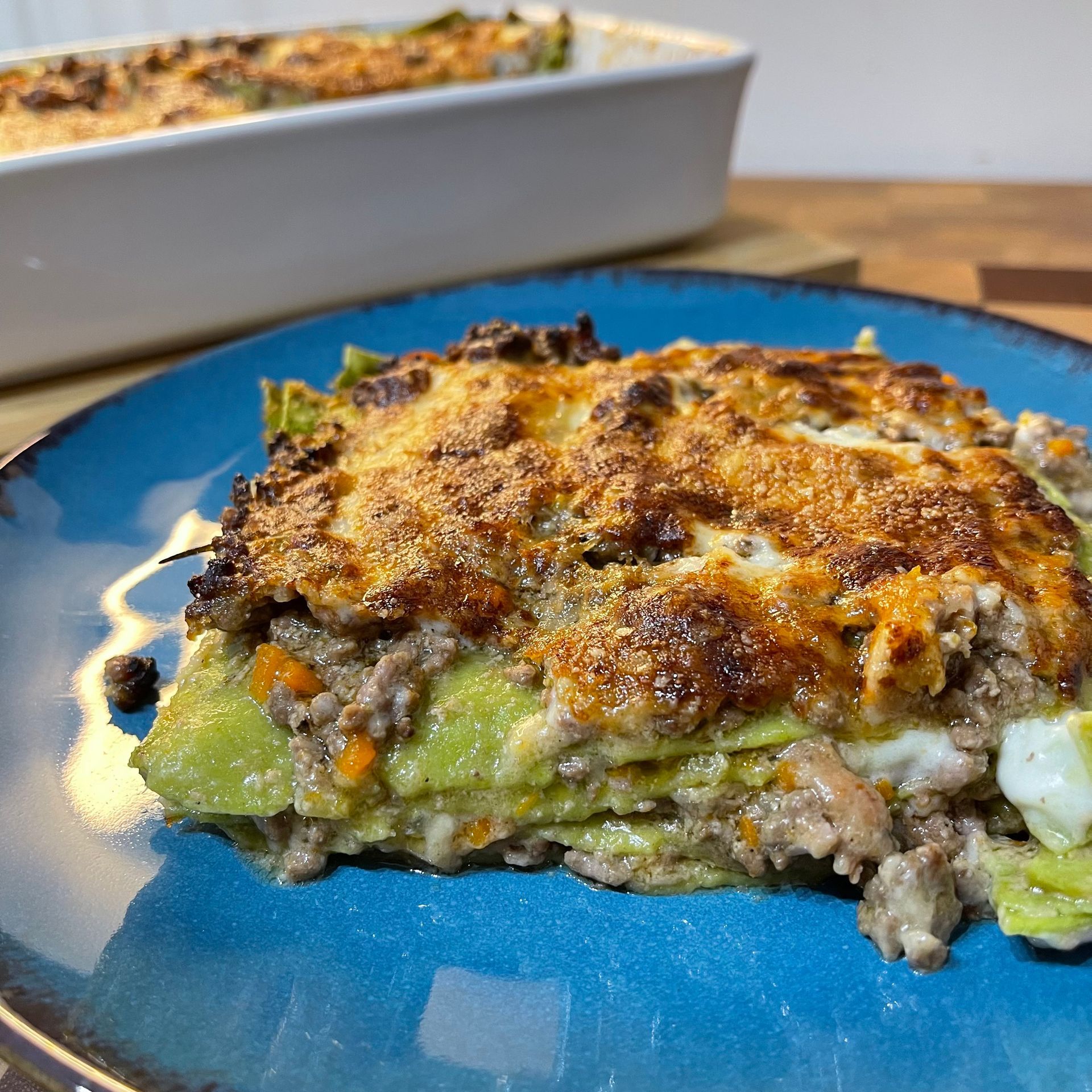 primo piano Lasagne al ragù bianco , una versione storia bianca 