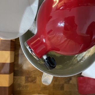 Impasto che inizia a incordarsi, staccandosi dalle pareti.