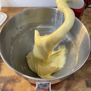 Impasto liscio, elastico e filante (prova velo).