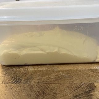 Primo impasto raddoppiato di volume dopo 1 ora e mezza.