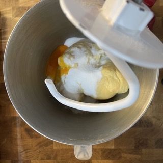 Impasto che riprende corda dopo l'aggiunta della farina.