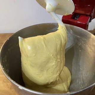 Massa finale perfettamente incordata e lucida.