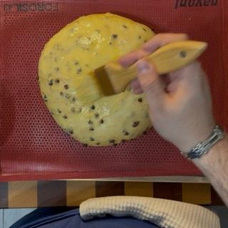 Cramique lievitati e spennellati con un mix di tuorlo e panna.