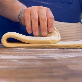 piegatura della pasta per sfogliatura a 3 per croissant francesi