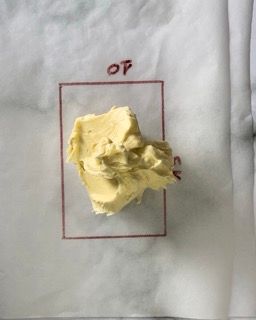 stesura del burro da sfogliatura per i croissant francesi