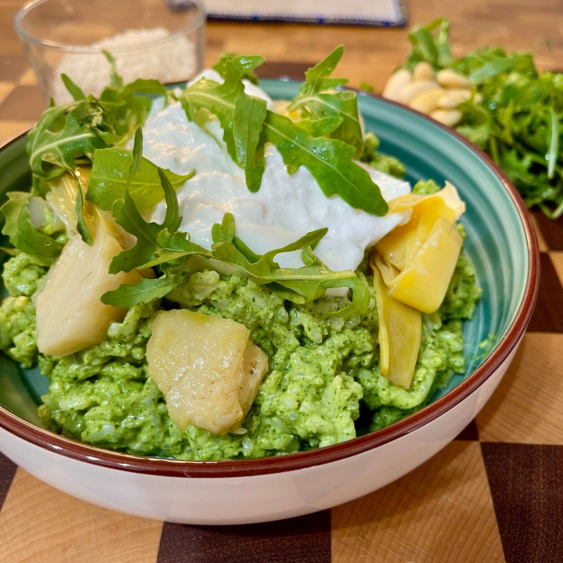 Insalata di riso con rucola e burrata, una ricetta vegetariana fresca, leggera e gustosa. Scopri la 