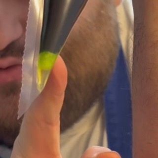Sac à poche appesa in cucina per il riposo di 2-3 ore, utile alla separazione dei residui di acqua.