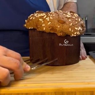 Panettone cotto con sonda al cuore che segna 94 gradi