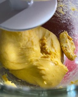 Emulsione di burro e aromi aggiunta all'impasto