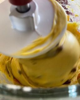 Lavorazione lenta per distribuire la frutta senza rompere la maglia