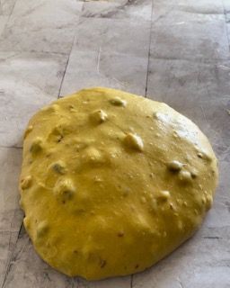 Panetto che riposa all'aria per la puntata