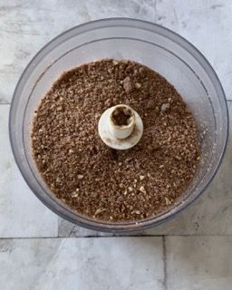 Ingredienti secchi della glassa nel mixer