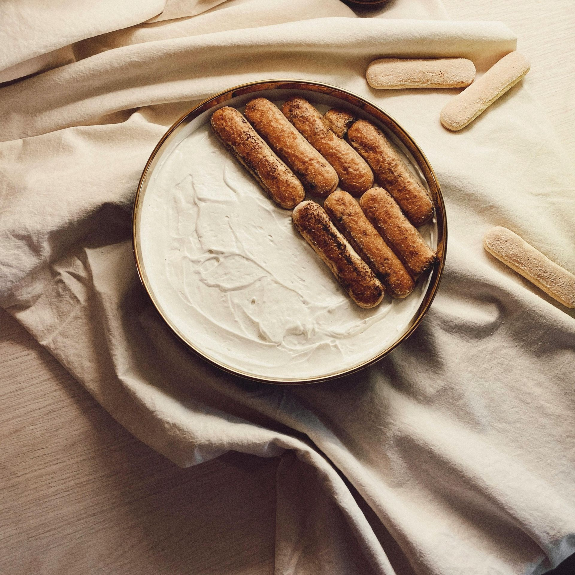Una pubblicità per la cheesecake mania mostra una fetta di cheesecake