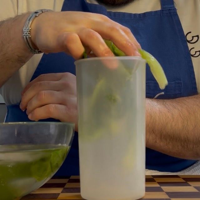 salsa di lattuga viene frullata