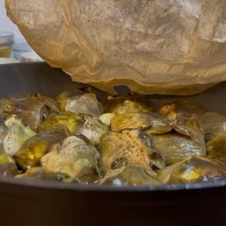 Carciofi teneri e caramellati dopo 30 minuti di cottura